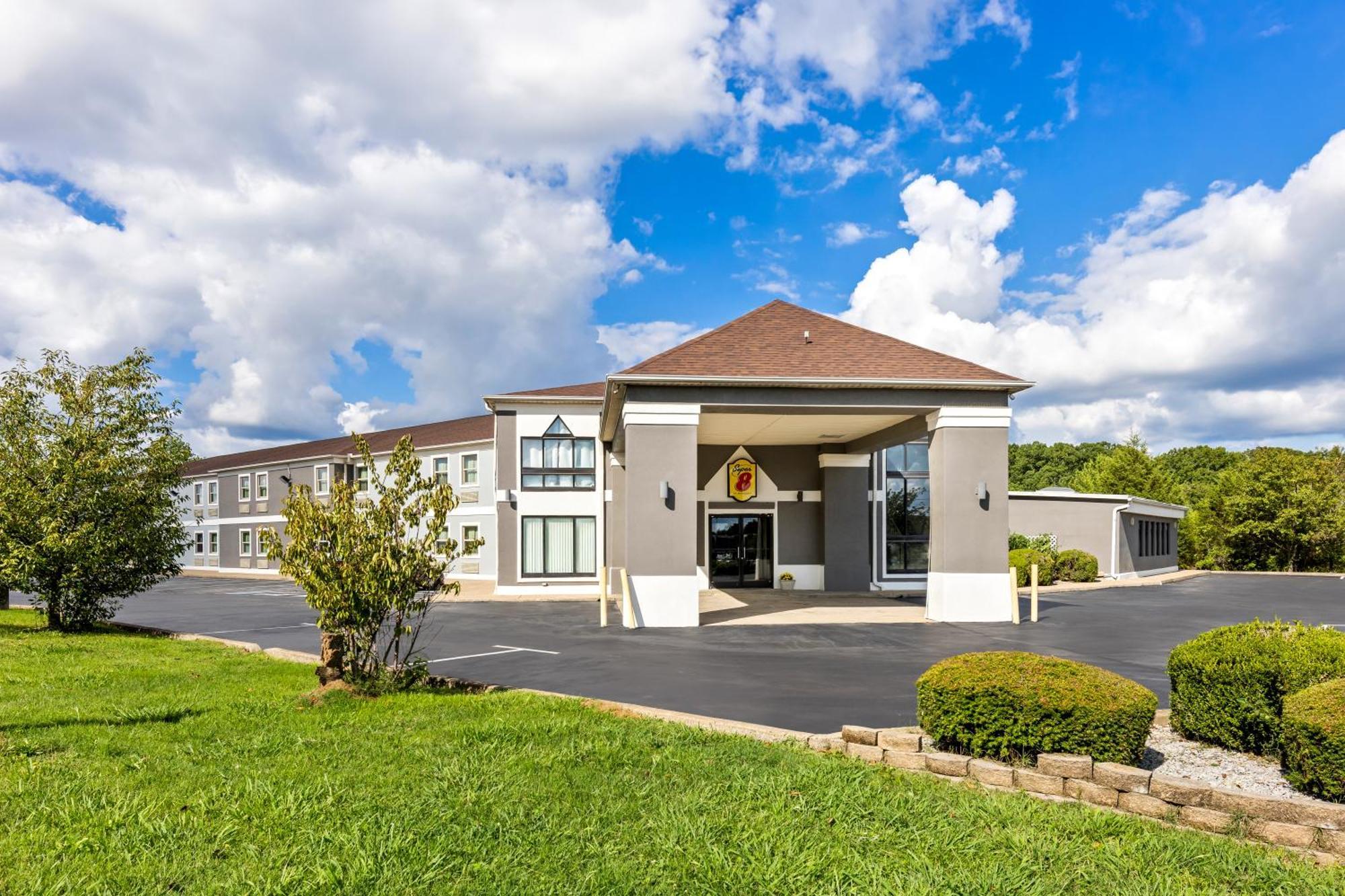 Super 8 by Wyndham Dickson Hotell Exteriör bild