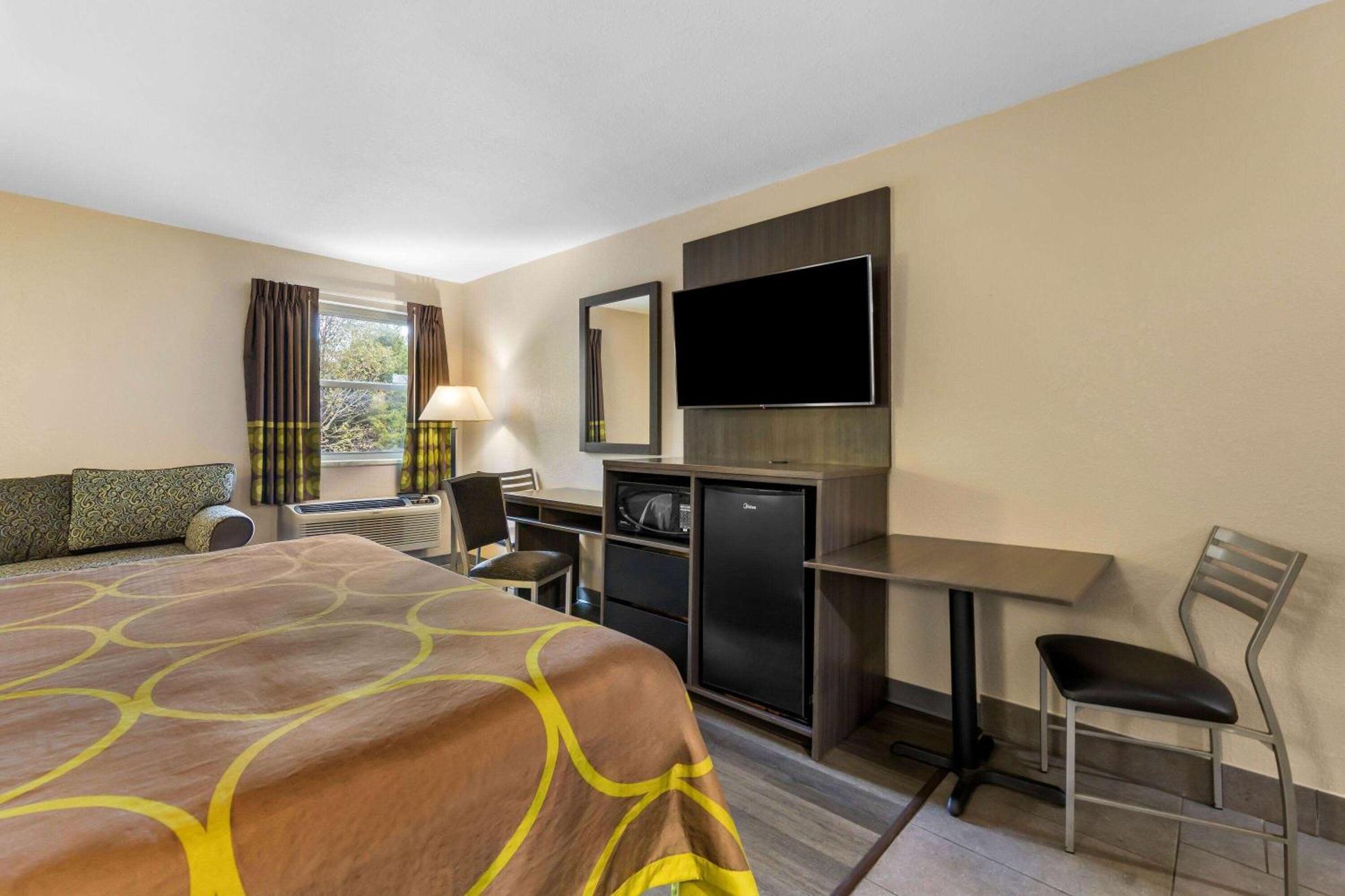 Super 8 by Wyndham Dickson Hotell Exteriör bild