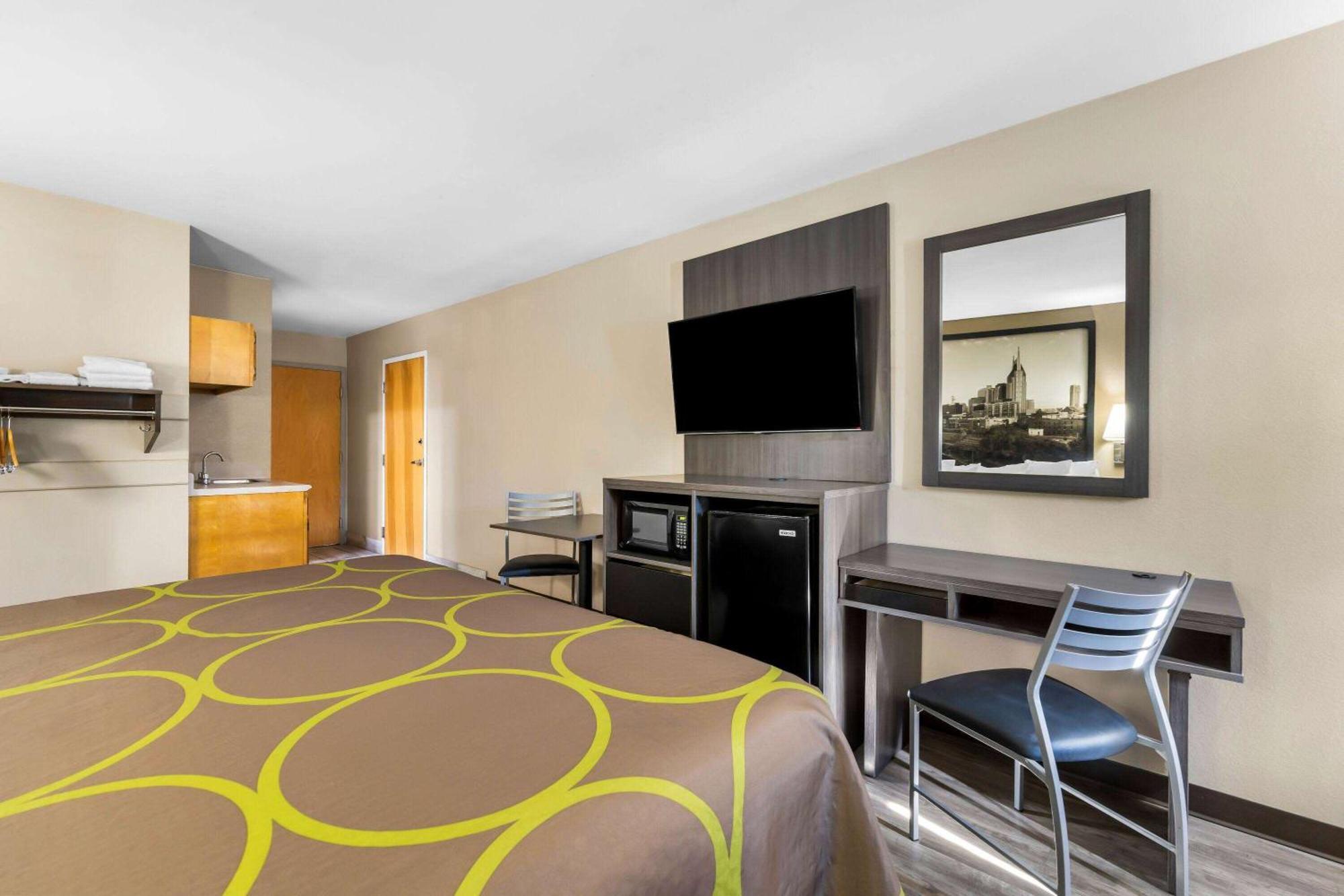Super 8 by Wyndham Dickson Hotell Exteriör bild